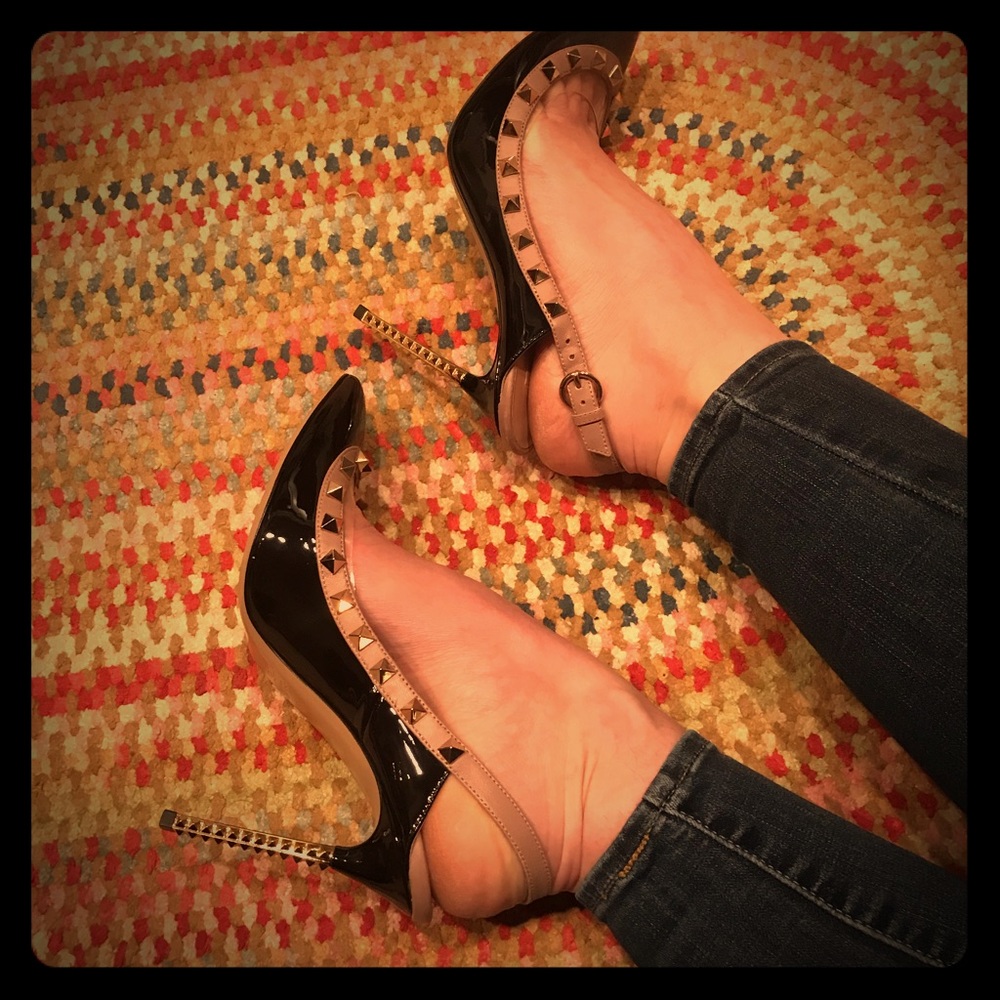 Beautiful Valentino Rockstud Slingback Heels